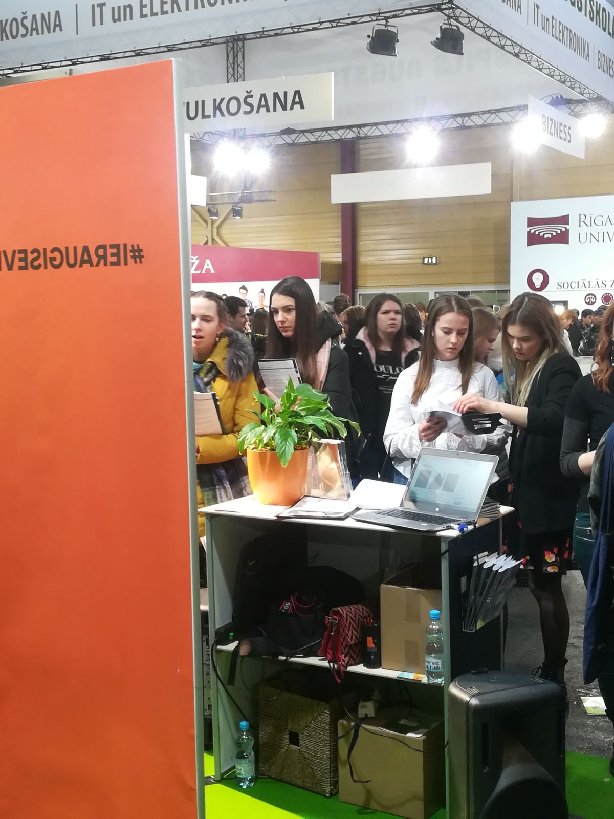 Izstade skola Galvena