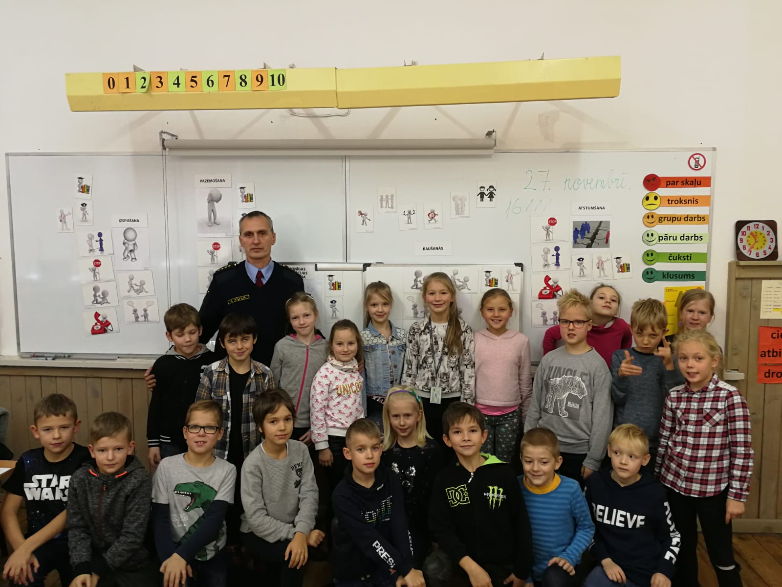 2.A klase tiekas ar Valsts policiju 27. nov. 2018 2
