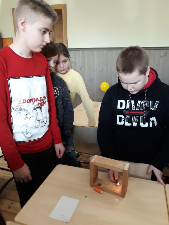 Skolēni eksperimentē 16. janv 2020 1