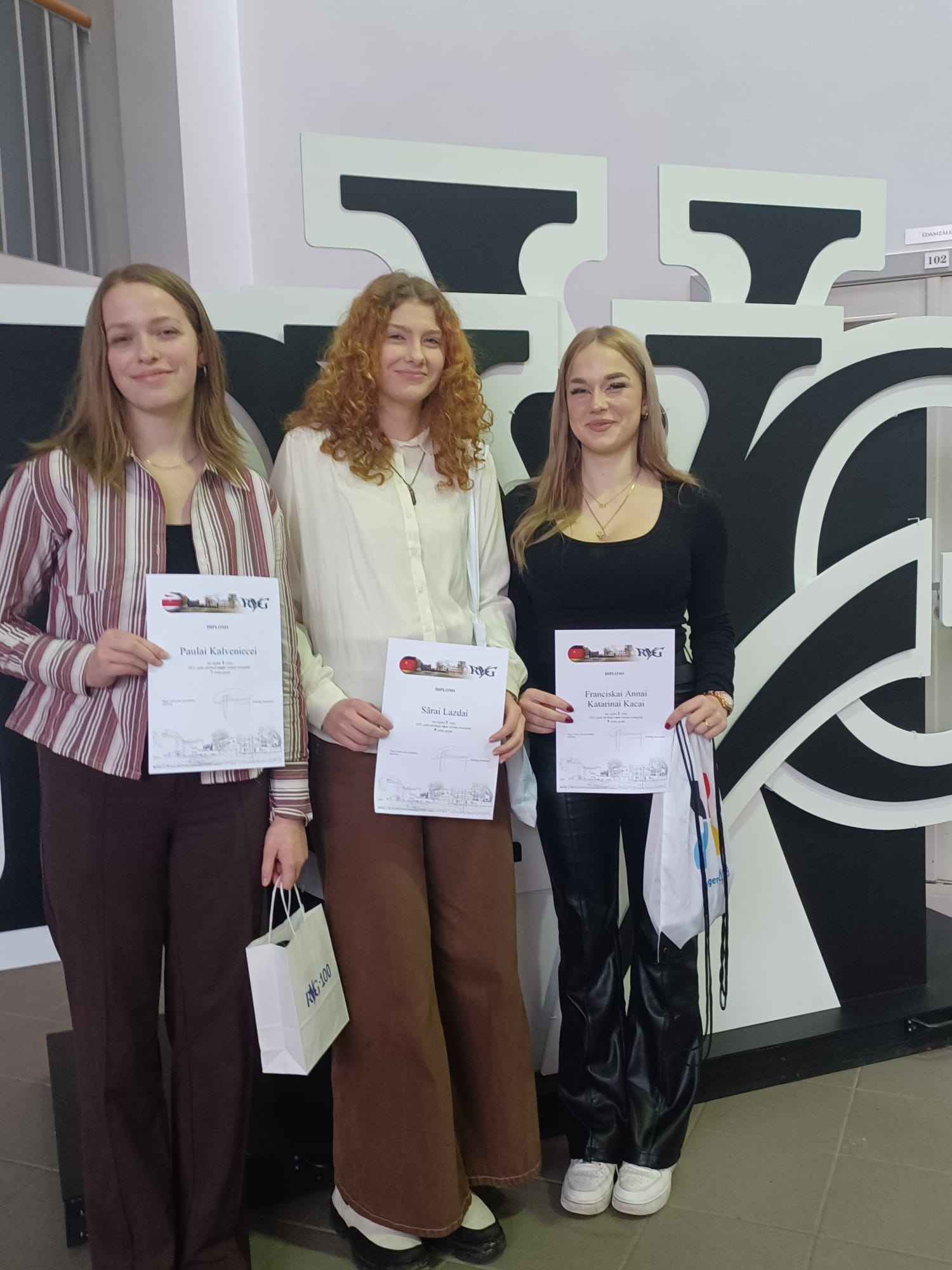 vacu valodas olimpiades laureati